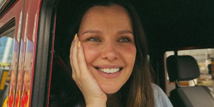 İrem Helvacıoğlu’nun hamile pozuna pijama yorumu!