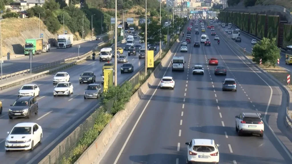 Bayram Sonrası İstanbul'da Trafik Çilesi Başladı