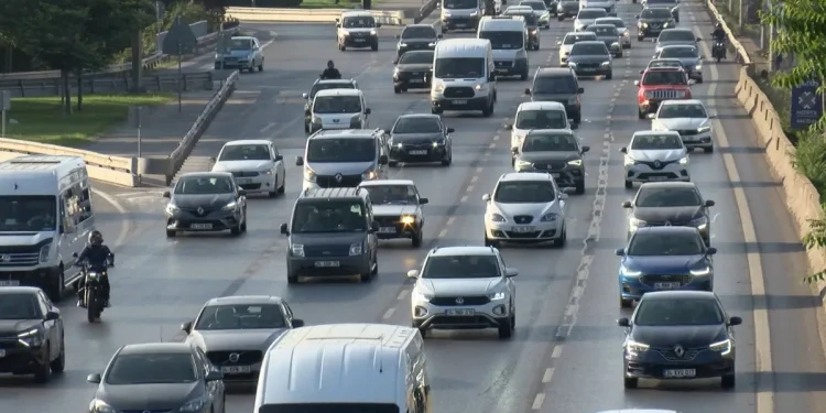 Bayram Sonrası İstanbul'da Trafik Çilesi Başladı