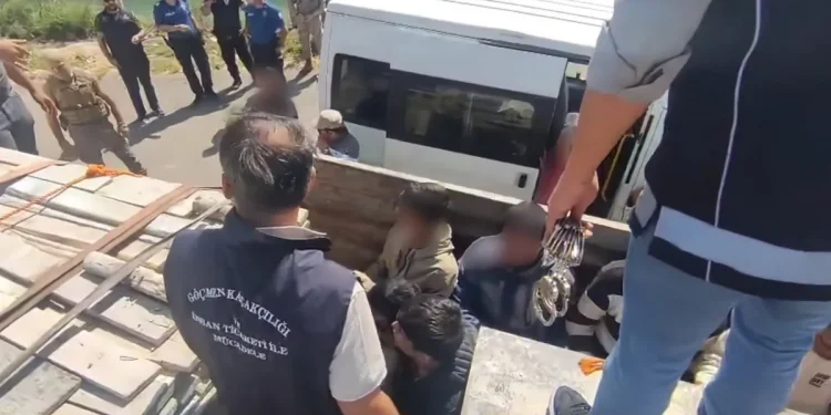 51 İlde Göçmen Kaçakçılığına Darbe: 1022 Yakalandı