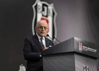 BJK Divanı kavgasında uzlaşma: Yamantürk'ten kamu özrü!