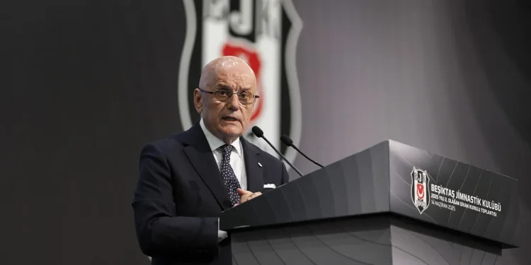 BJK Divanı kavgasında uzlaşma: Yamantürk'ten kamu özrü!