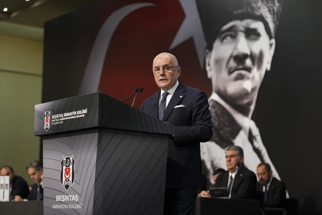 BJK Divanı kavgasında uzlaşma: Yamantürk'ten kamu özrü!
