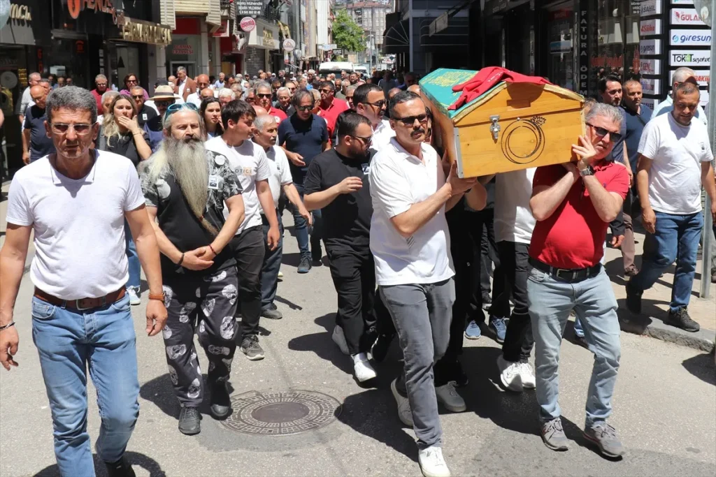 Yapımcı Ahmet S Tuncer’e Duygulu Veda, Gözyaşlarıyla da