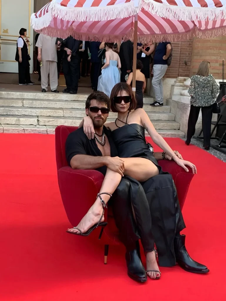Can Yaman, Sara Bluma ile kırmızı halıda dikkat çekti