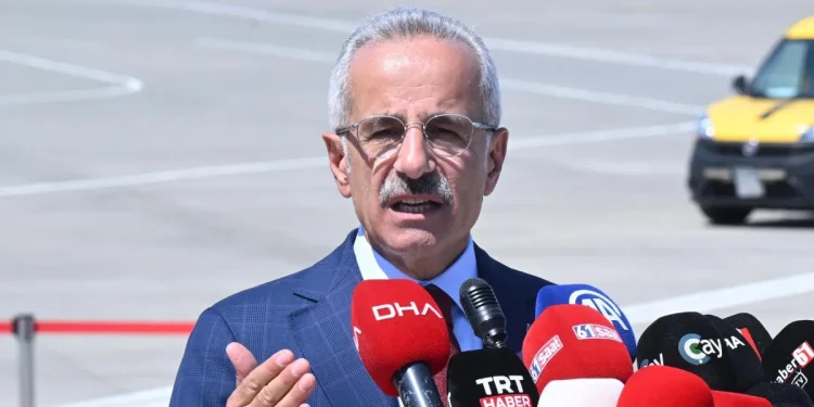 Uraloğlu: Irak’taki 4 Uçağımız Güvenle Döndü, İran’daki 7 Uçak İçin Girişimler Sürüyor
