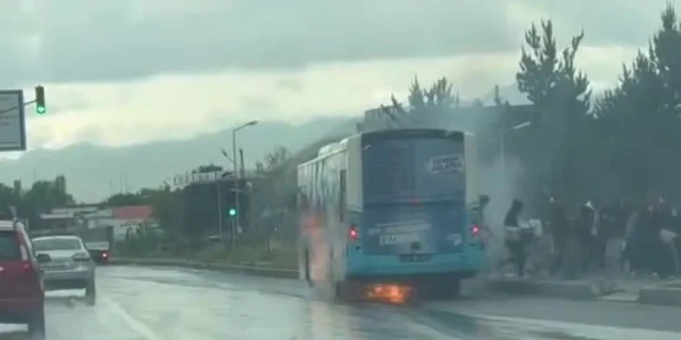 Erzurum'da Yolcu Dolu Otobüs Alevlere Teslim Oldu