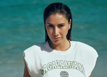 Şeyma Subaşı bikinili kas gösterisiyle dikkat çekti