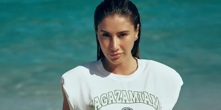 Şeyma Subaşı bikinili kas gösterisiyle dikkat çekti