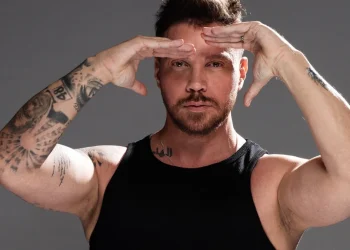 Sinan Akçıl'dan Sert Tepki: Aşk İddialarına Yanıt