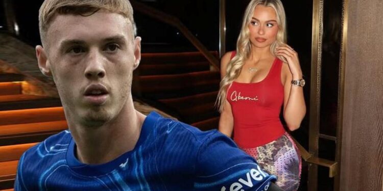 Evlilik teklifi alan Cole Palmer, sevgilisini apar topar terk etti