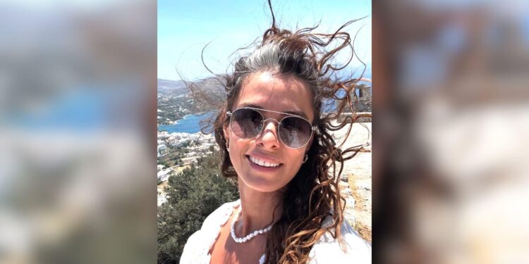 Özge Özpirinçci ve Burak Yamantürk Tatiline Çeşme’de Devam Ediyor