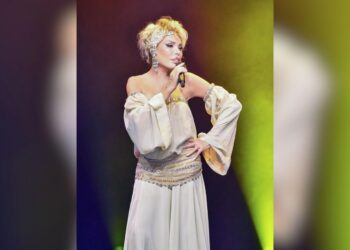 Şarkı Söylerken Yüzünde Mimik Oynamayan 79 Yaşındaki Ajda Pekkan Son Hali İle Şaşırttı