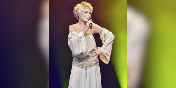 Şarkı Söylerken Yüzünde Mimik Oynamayan 79 Yaşındaki Ajda Pekkan Son Hali İle Şaşırttı