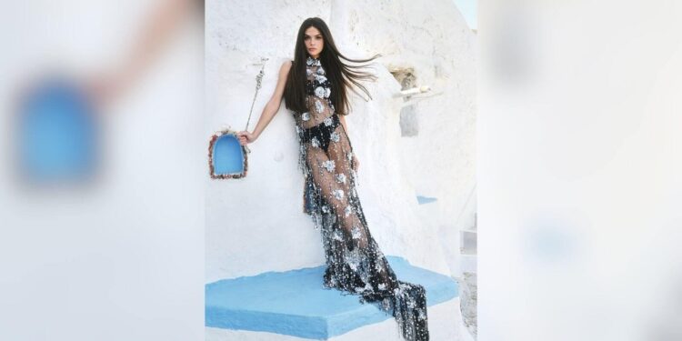 Sinem Ünsal İkizi Kadar Benzediği Ablası Gizem Ünsal’ın Doğum Gününü Kutladı!