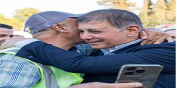 Başkan Tugay Kültürpark Göl Gazinosu’nu işçilerle açtı