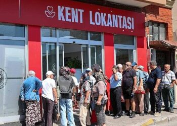 Bir ekmek 15 lira, Buca’da 4 çeşit yemek 50 lira