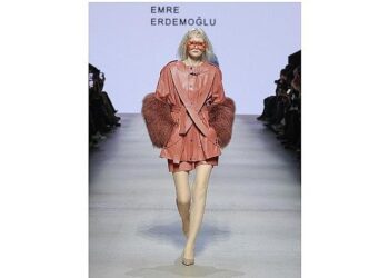 Cennetin Batısında, Kadının Devrimi Başlıyor