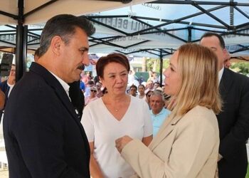 Dikili’de Ferdi Zeyrek Parkı Açıldı