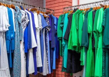 Elbise Fiyatlarını Etkileyen Faktörler Nelerdir?