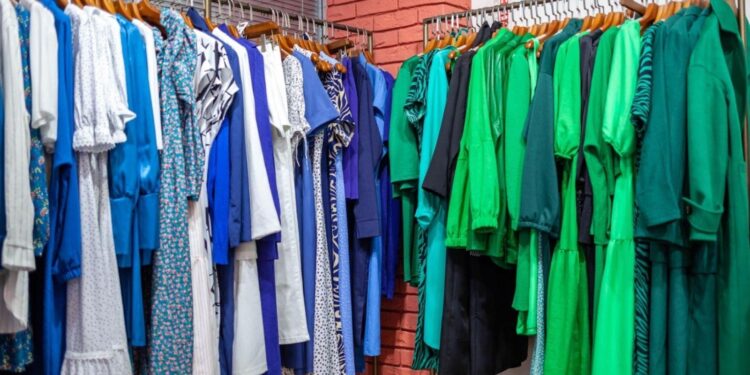 Elbise Fiyatlarını Etkileyen Faktörler Nelerdir?