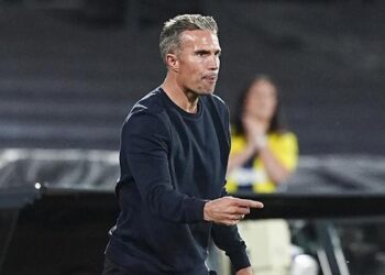 Feyenoord’da Robin van Persie’den Kadıköy itirafı! ‘Cehennem için hazırlanmamız gerekiyor’