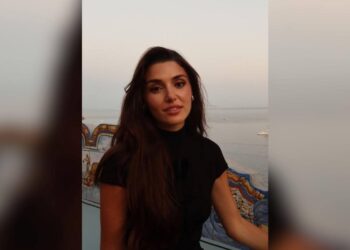 Hande Erçel Bodrum’da Aile Saadeti Temalı Tatil Yaptı