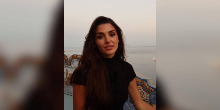 Hande Erçel Bodrum’da Aile Saadeti Temalı Tatil Yaptı