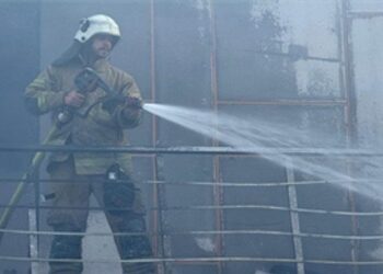 İzmir İtfaiyesi Menemen’deki iş yeri yangınını kontrol altına aldı