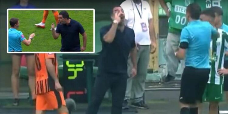 ‘Kapat çeneni’ Arda Turan adeta sinir krizi geçirdi! Hakemle ateşli tartışma ekranlara yansıdı