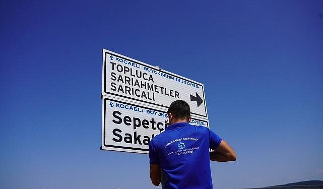 Kırsal ulaşımda levhalar yenileniyor