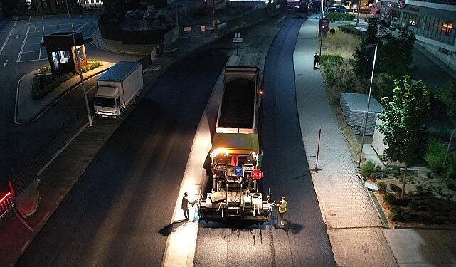 Küçükçekmece’de Asfalt Çalışmaları ile Yol Konforu Artıyor
