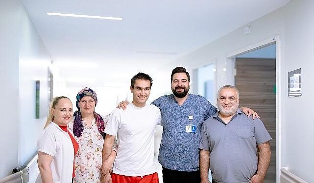 Motor kazası sonrası yatağa bağımlı kalır dendi, yürüyerek taburcu oldu