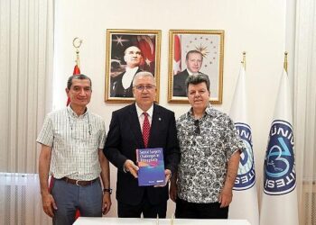 Prof. Dr. Apaydın’ın yeni kitabı burun cerrahisinde referans niteliği taşıyor