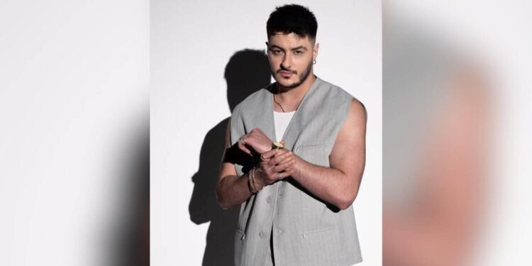 Semicenk, “İç Çamaşırı Giymeden Sahneye Çıktı” İddialarına Ne Dedi?