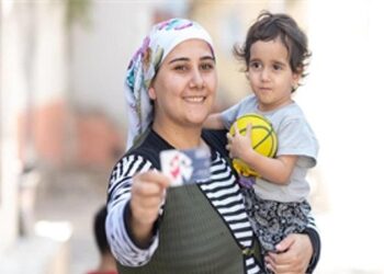 Anne Kart sayesinde çocuklarıyla sokağa çıkabiliyorlar