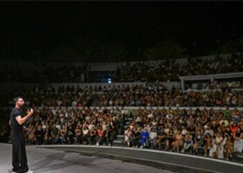 Aşkım Kapışmak ile İzmir Enternasyonal Fuarı’nda kahkaha dolu gece