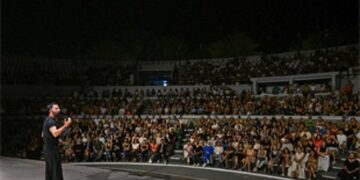 Aşkım Kapışmak ile İzmir Enternasyonal Fuarı’nda kahkaha dolu gece