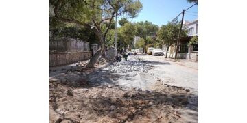 Ayvalık Belediyesi’nden 150 Evler Mahallesi’nde Yol Onarım Seferberliği
