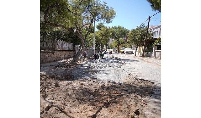 Ayvalık Belediyesi’nden 150 Evler Mahallesi’nde Yol Onarım Seferberliği