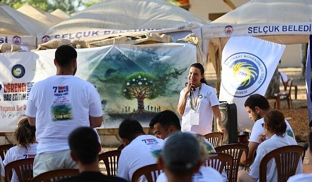 Başkan Sengel Gençlere Efes Tarlası Yaşam Köyü’nü anlattı