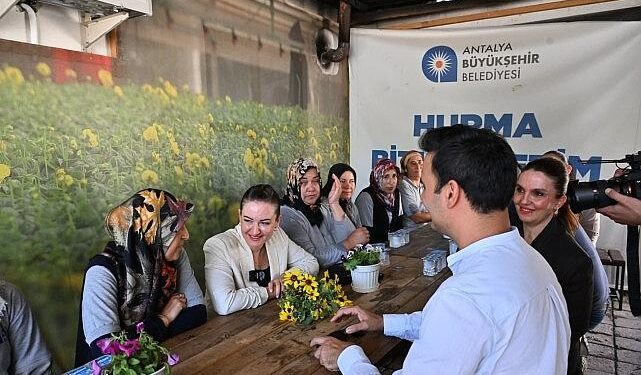 Başkan Vekili Özdemir bitki üretim tesisini gezdi