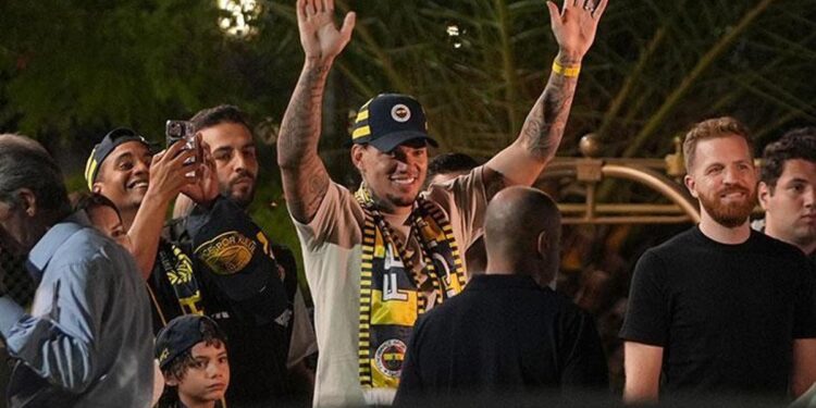 Fenerbahçe’de yıllarca unutulmayacak gece yarısı transfer operasyonu