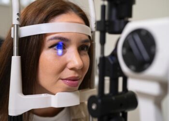 Göz sağlığını etkileyen meslekler gündemde: Lazer tedavi teknolojileri iş yaşamında görsel konfor ve güvenliği nasıl değiştiriyor?