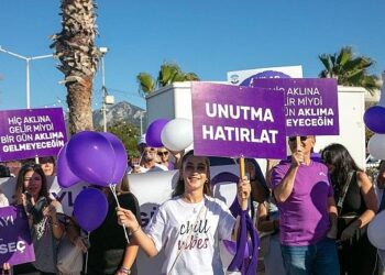 Güzelbahçe’de Alzheimer’a karşı farkındalık yürüyüşü