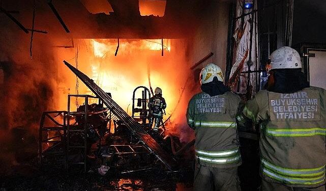 İzmir İtfaiyesi 8 ayda 11 bin 564 yangına müdahale etti