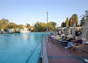 İzmirliler yenilenen Göl Gazinosu’na akın etti