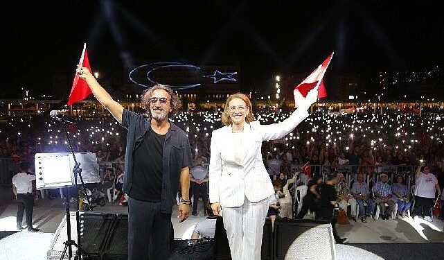 Meydanda ‘Zafer’ coşkusu