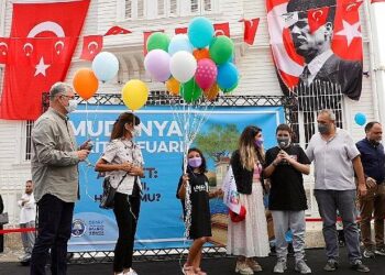 Mudanya Kitap Fuarı’nda balonlar demir için göğe yükseldi