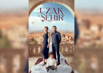 Uzak Şehir Oyuncuları Özel İstekle Öpüşmüş
